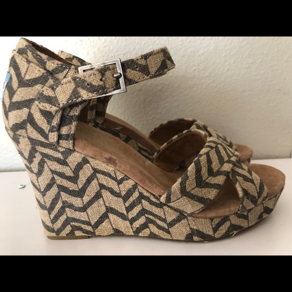 Tom’s open toe sandal